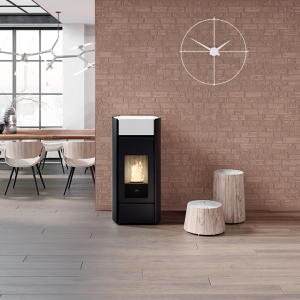 Edilkamin Myrna H 15 med vandtilslutning (15 kW) bagudgang.